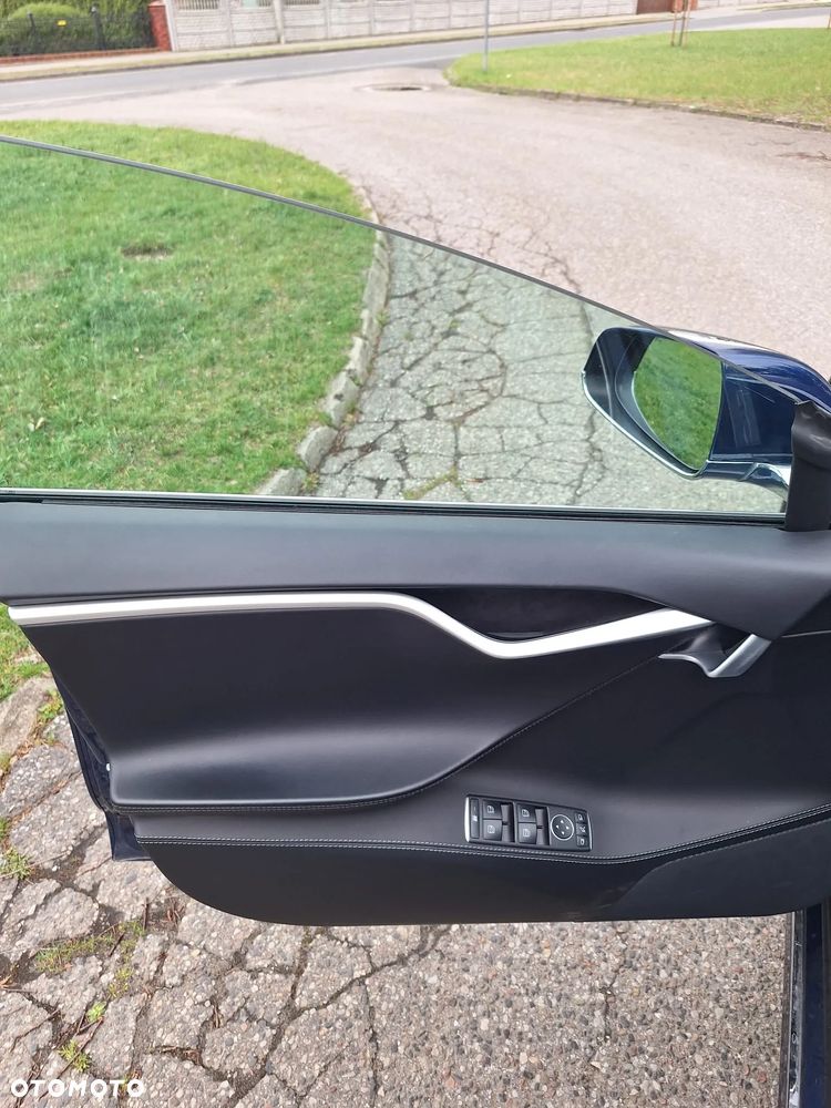 Tesla Model S - 12