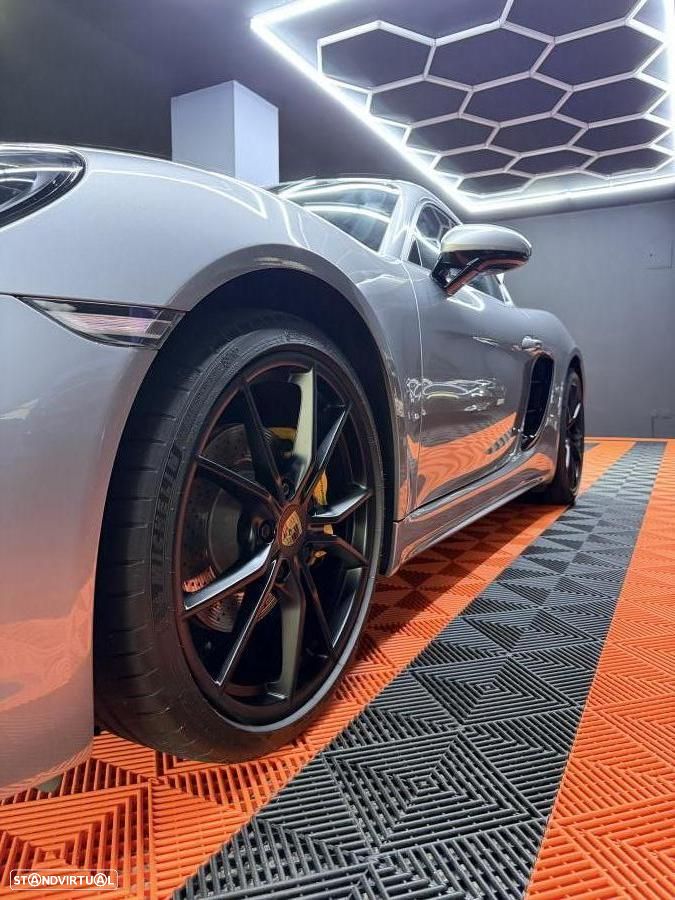 Porsche 718 Cayman - 27