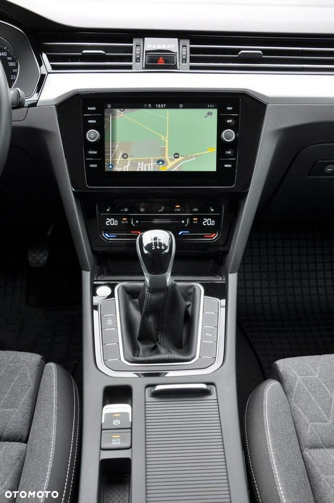 Volkswagen Passat - 26