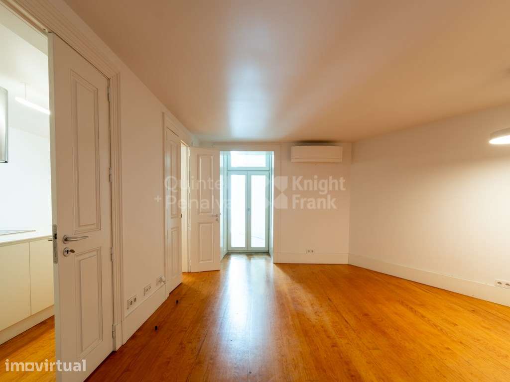 Apartamento T2+1 duplex com terraço, sem móveis em Lisboa - Grande imagem: 2/30