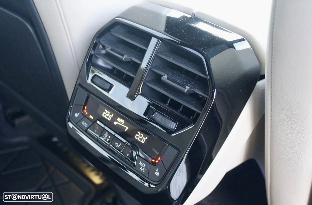BMW iX xDrive 50 Pack Desportivo - 21