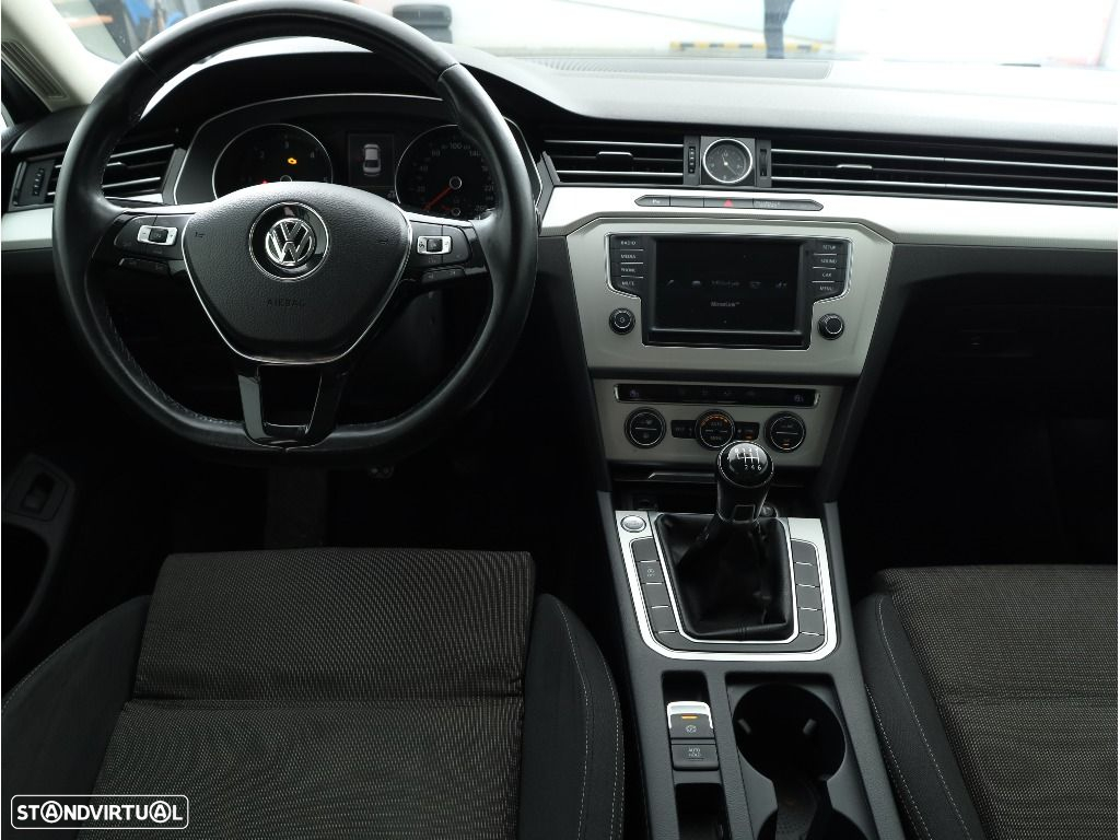 VW Passat 2.0 TDI Confortline - 18