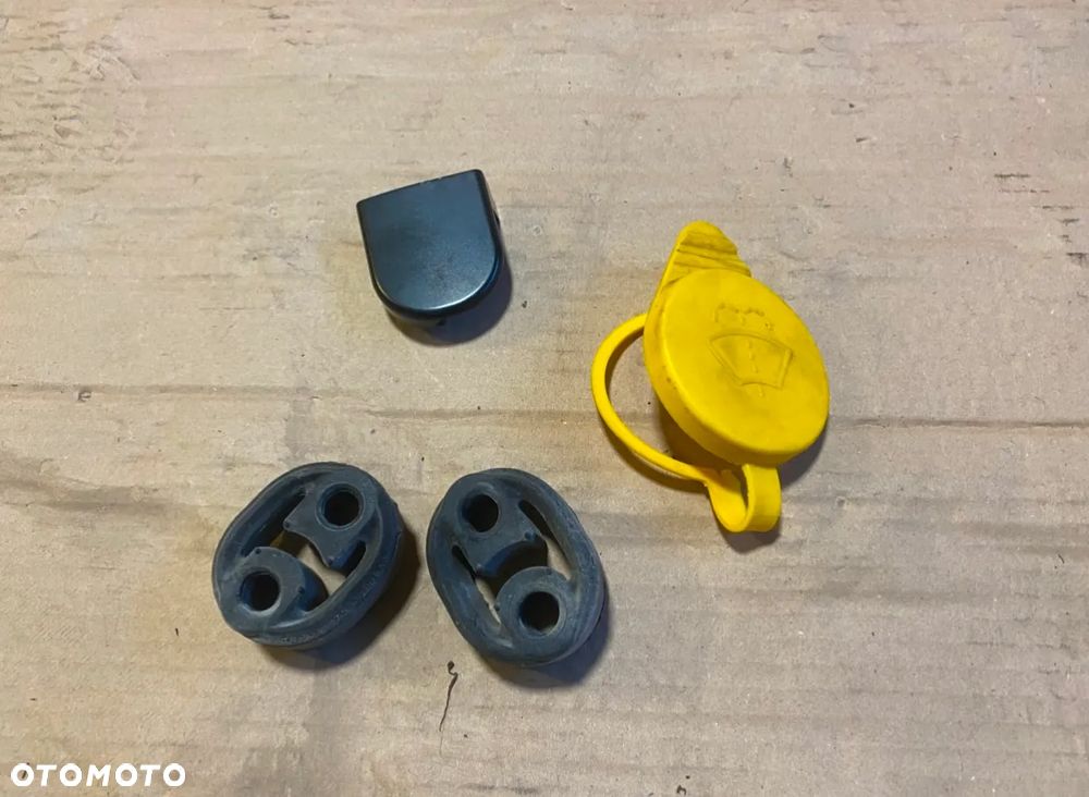 Guma wydechu korek spryskiwaczy plastik Toyota Yaris III 2019r. OE - 1