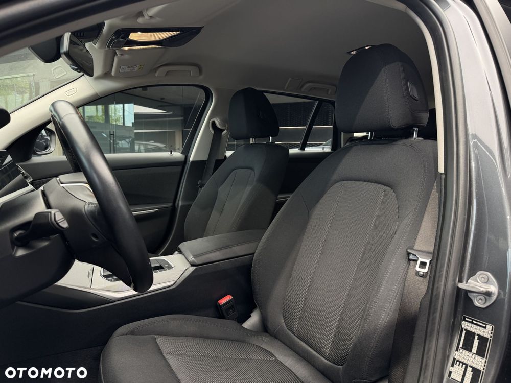 BMW Seria 3 318i - 12