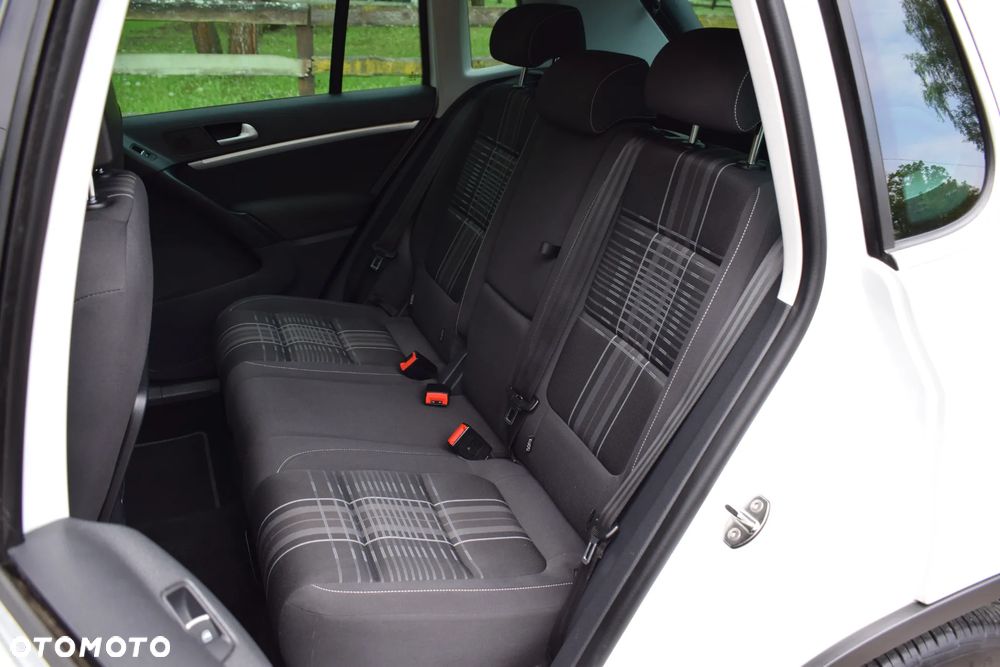 Volkswagen Tiguan 2.0 TDI DPF BlueMotion Technology Lounge Sport & Style - 18
