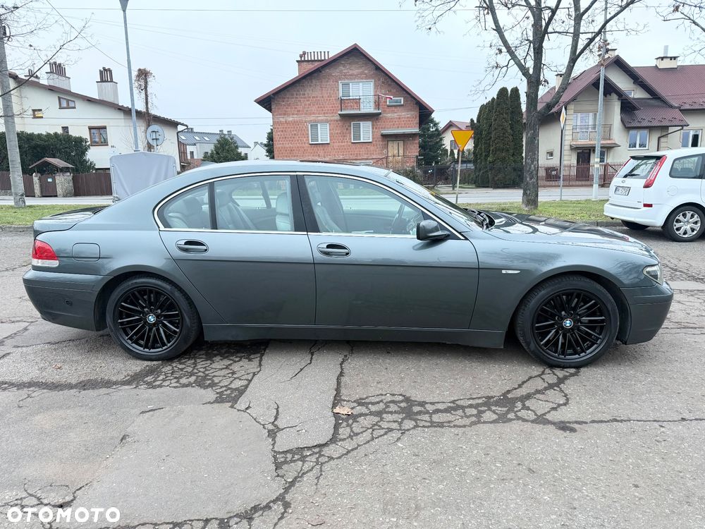 BMW Seria 7 745i - 4