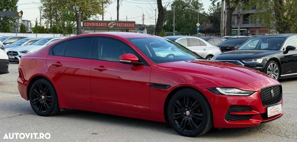 Jaguar XE D200 RWD MHEV R-Dynamic S - 12
