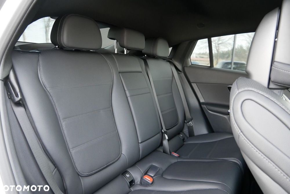 Mercedes-Benz GLC - 24