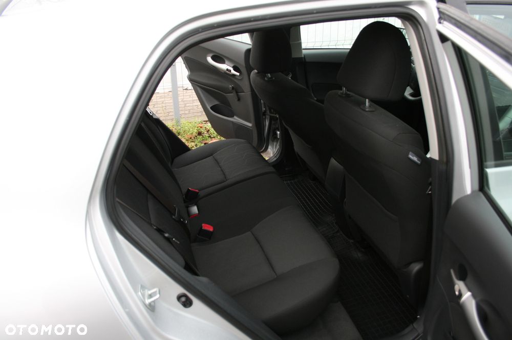 Toyota Auris 1.33 VVT-i - 13