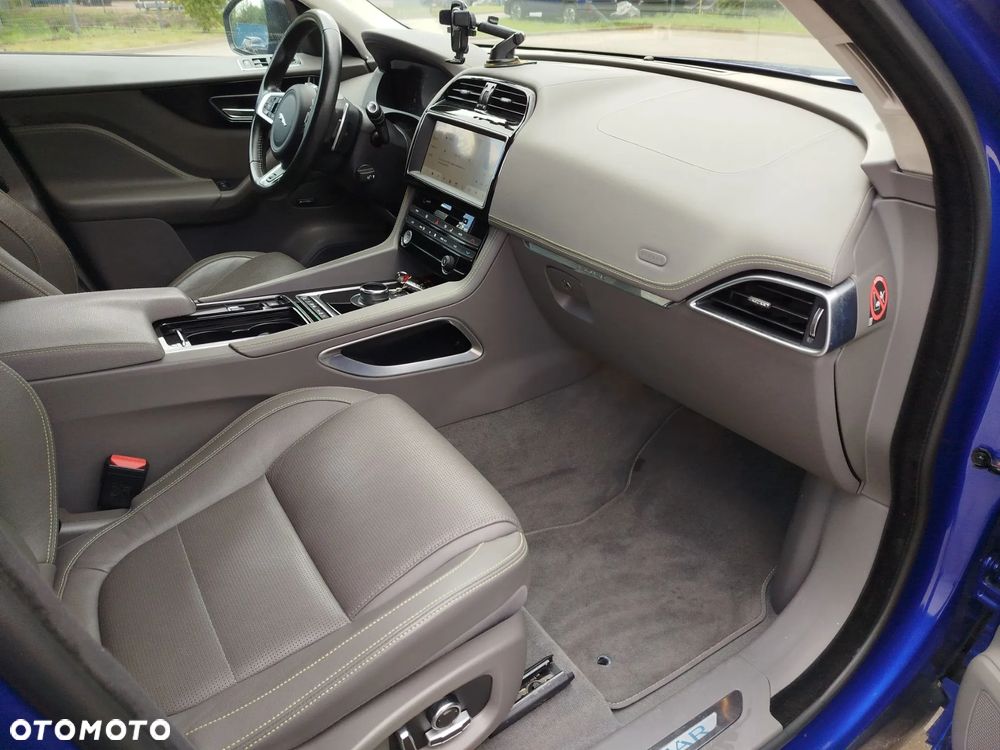 Jaguar F-Pace 2.0 i4P AWD R-Sport - 23