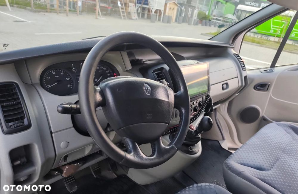 Renault Trafic Passenger - 11