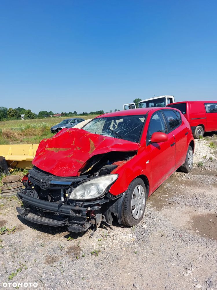 Hyundai i30 1.6 D na częśći - 2