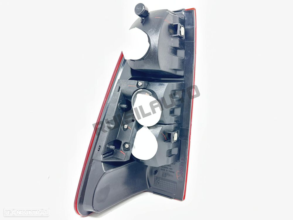 Farolim Trás Painel Direito 213-1929r-ue2 Isuzu D-max I [2006_2 - 2