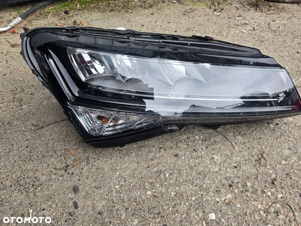 Reflektor prawy przód skoda superb III  3V1 941 016 C - 2