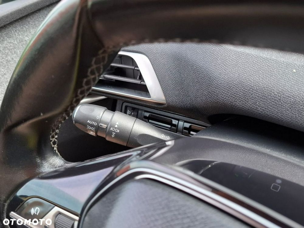 Peugeot 3008 PureTech 130 Stop & Start GPF Allure - 33