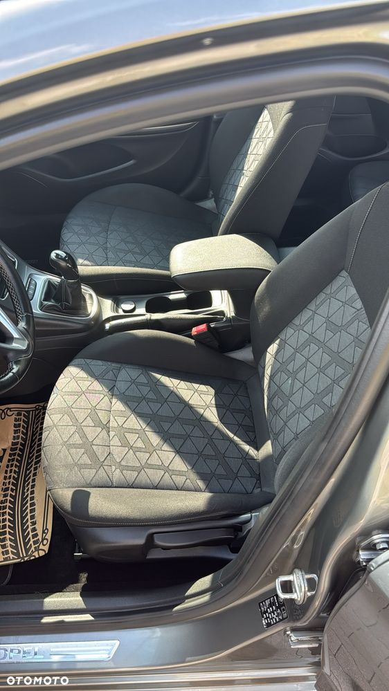 Opel Astra 1.4 Turbo 120 Jahre - 10