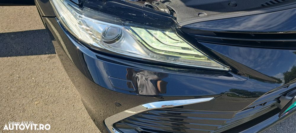 Toyota Camry Luxury - 8