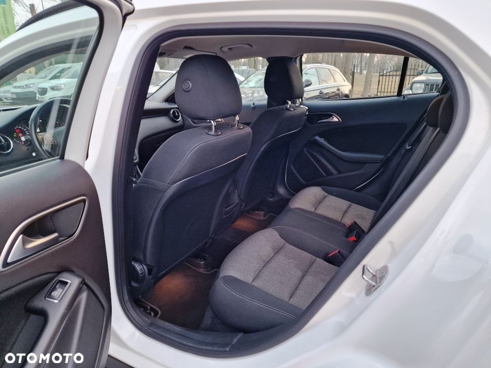 Mercedes-Benz GLA - 8