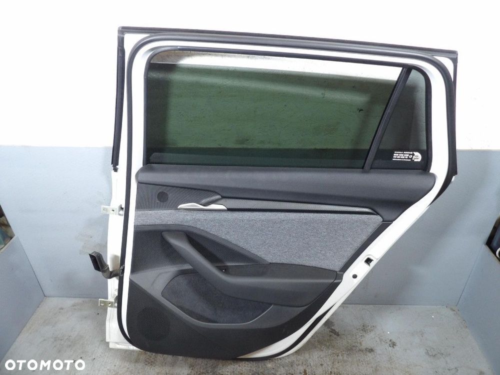 SKODA SUPERB IV 4 KOMBI DRZWI TYŁ PRAWE  LC9A - 2