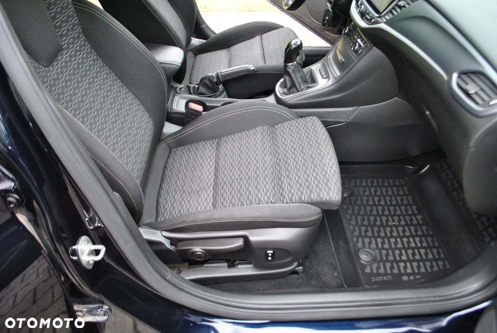Opel Astra 1.4 Turbo Start/Stop Sports Tourer Innovation - 26