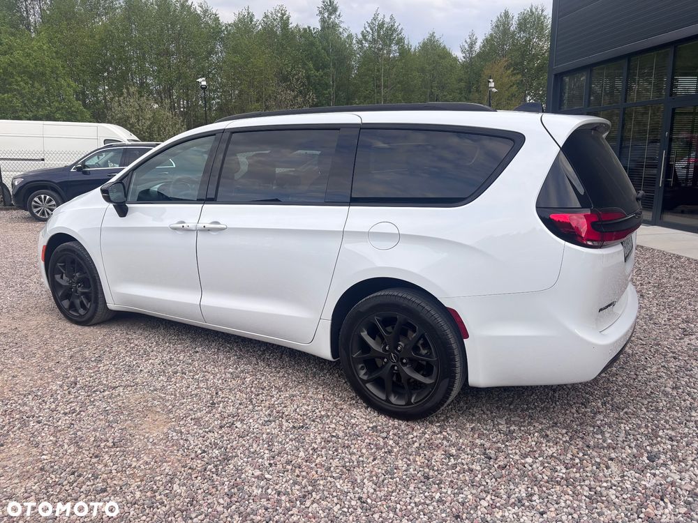Chrysler Pacifica - 8
