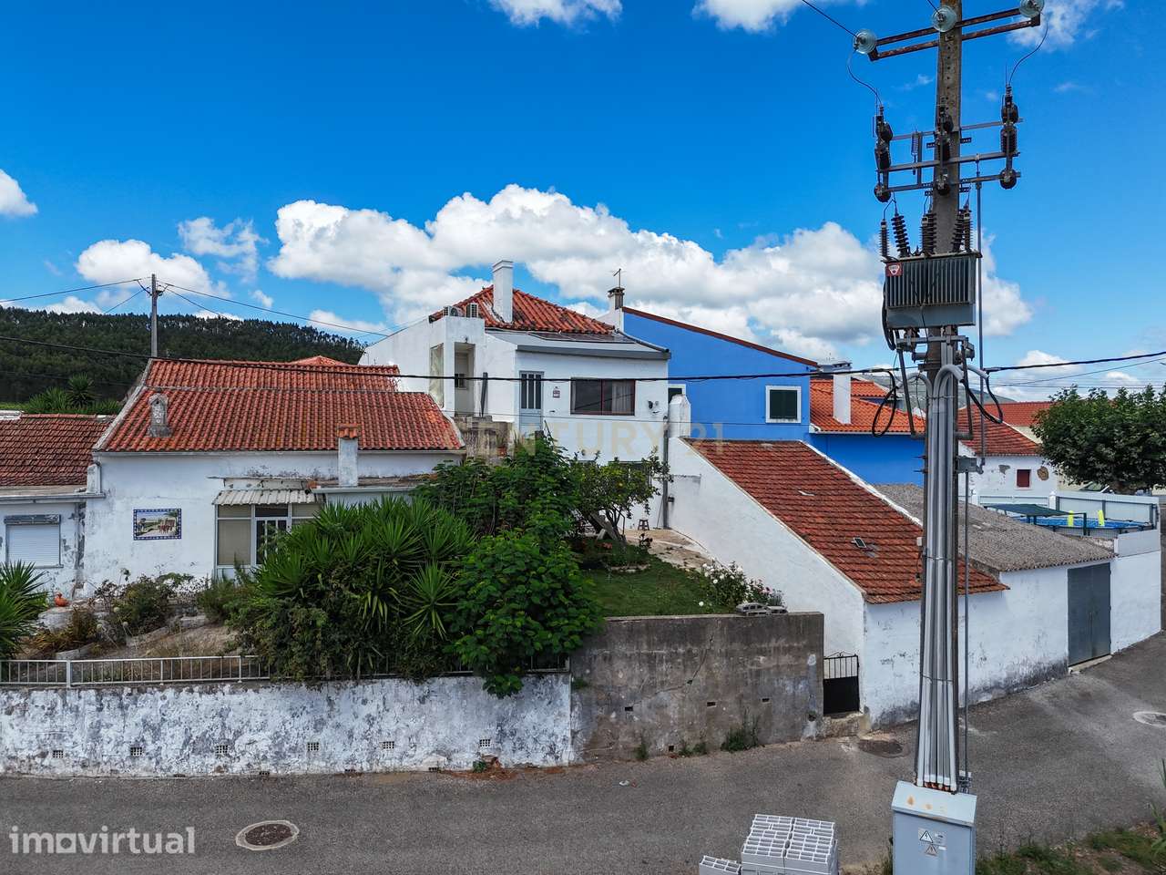 Moradia T3 com rés-do-chão comercial e jardim na Portela, Vila Verde d - Grande imagem: 2/37