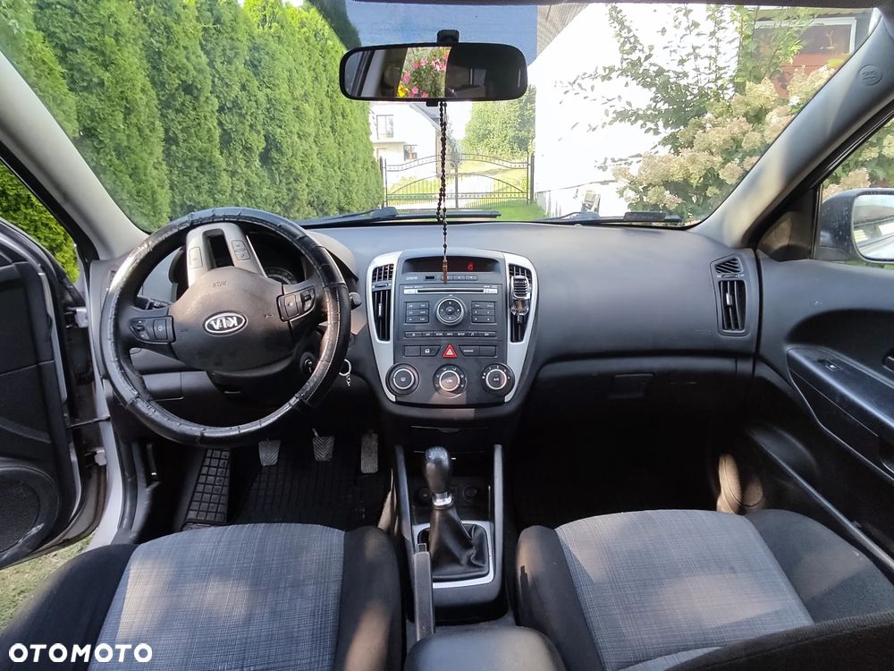 Kia Ceed - 8