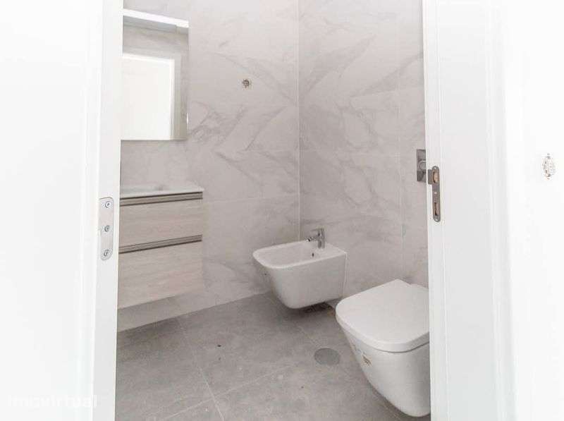 Moradia T3, Elegância, Conforto e Localização Privilegiada no Algarve - Grande imagem: 4/7