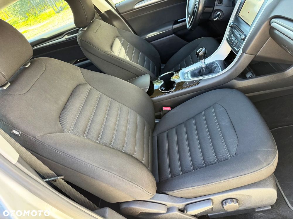 Ford Mondeo - 36