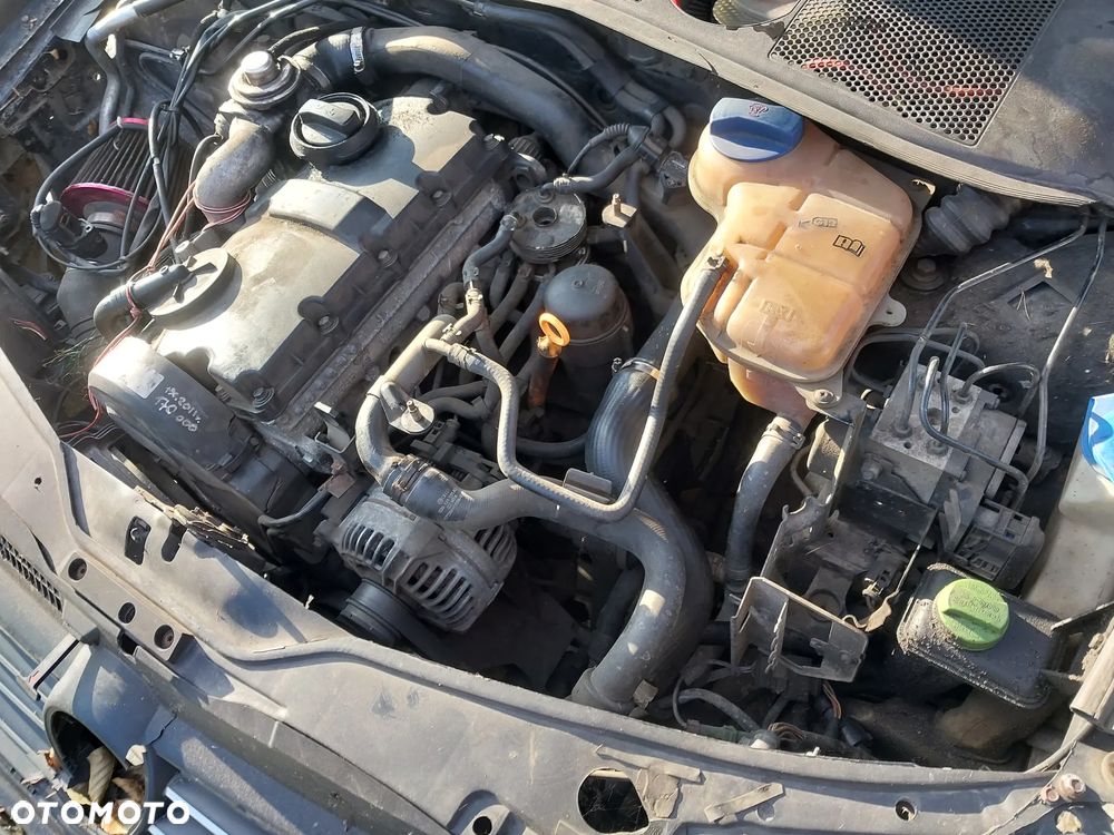 Volkswagen Passat B5 Lift FL sedan silnik 1.9 TDI AVB AWX AVF 130 KM turbina pompowtryski EGR alternator pompa sprężarka skrzynia biegów EEN dwumasa sprzęgło lewarek pedał drzwi maska zderzak klapa lusterko błotnik LO41 czarny belka zacisk pompa abs serwo hamulcowa szyba boczek mechanizm panel sterownik kierownica fotel podłokietnik pompka paliwa pływak przewód rura chłodnica intercooler lampa reflektor listwa zamek NA CZĘŚCI WSZYSTKIE CZĘŚCI - 16