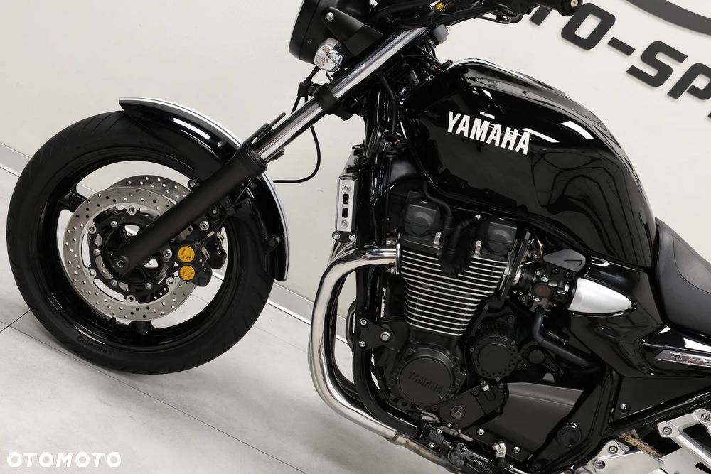 Yamaha XJR - 13