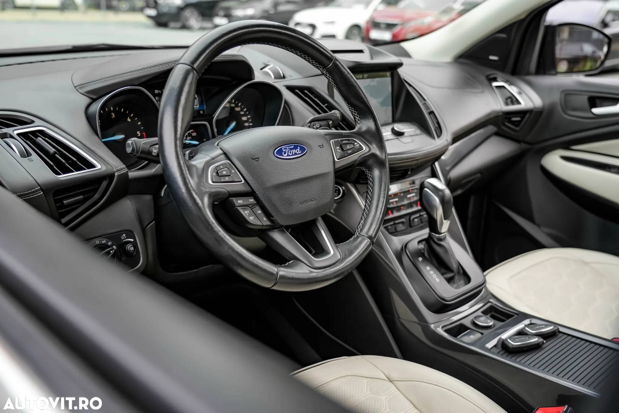 Ford Kuga 2.0 TDCi 4WD Powershift Vignale - 14