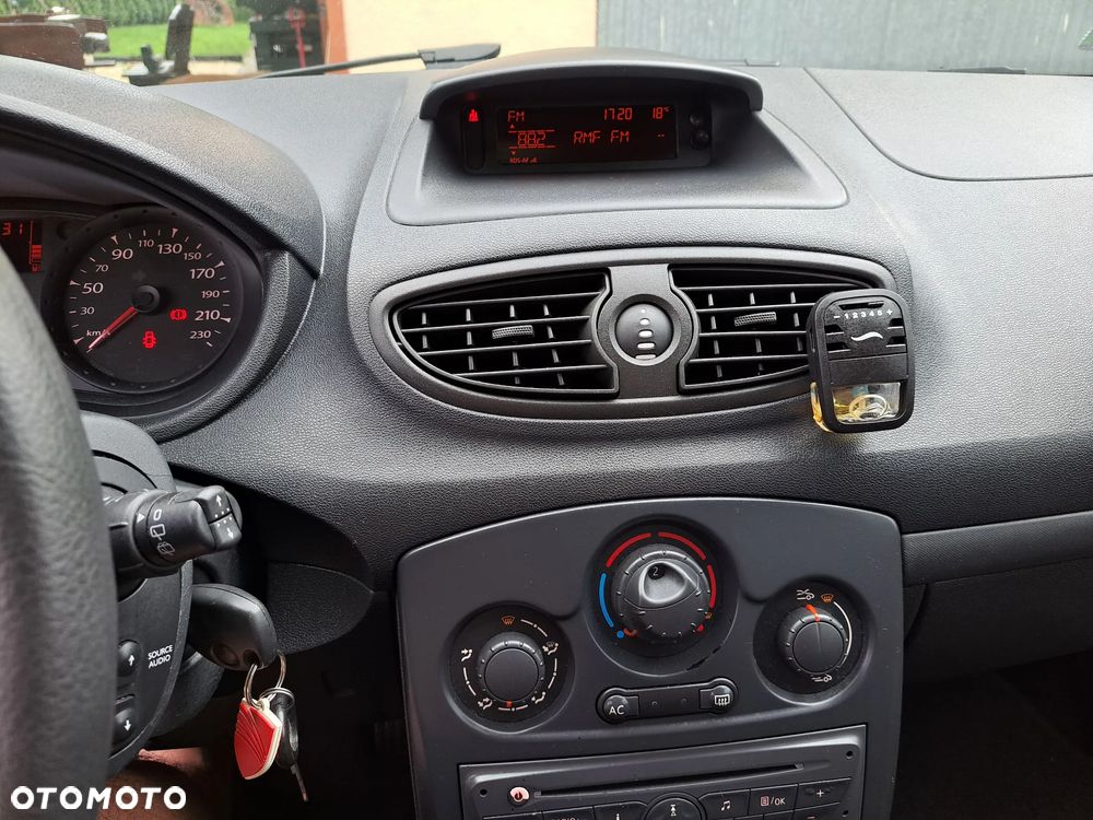 Renault Clio 1.2 16V Authentique - 37