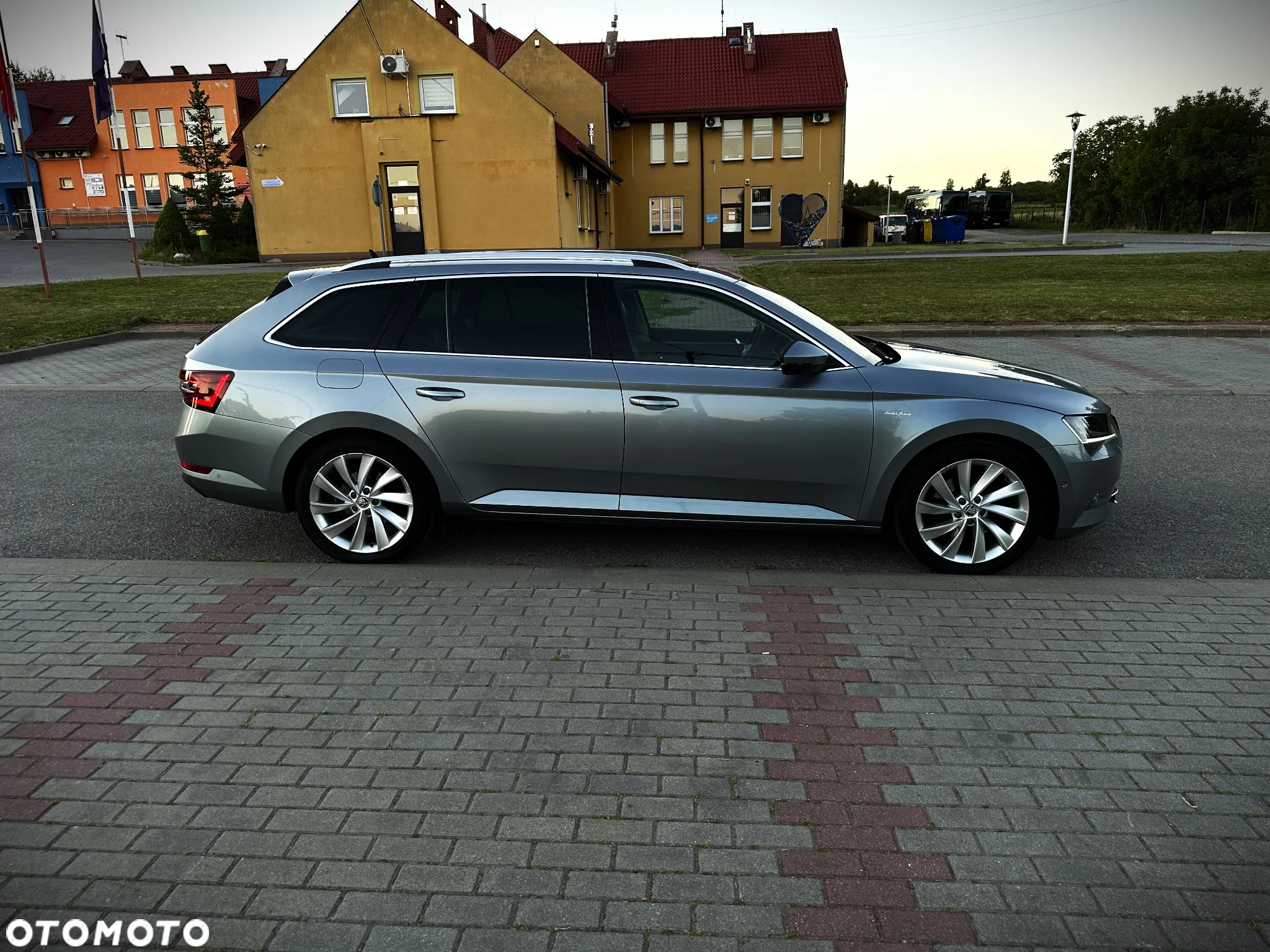 Skoda Superb Combi 2.0 TDI 4x4 DSG L&K - 3