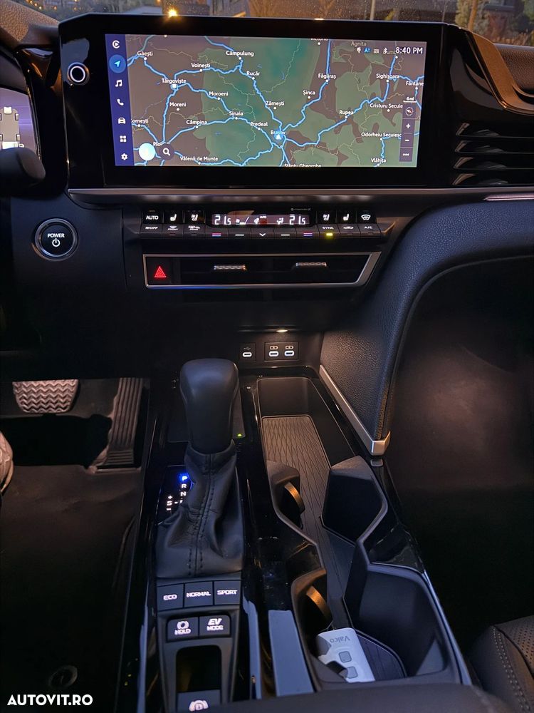 Toyota Camry 2.5 HEV Luxury - 21