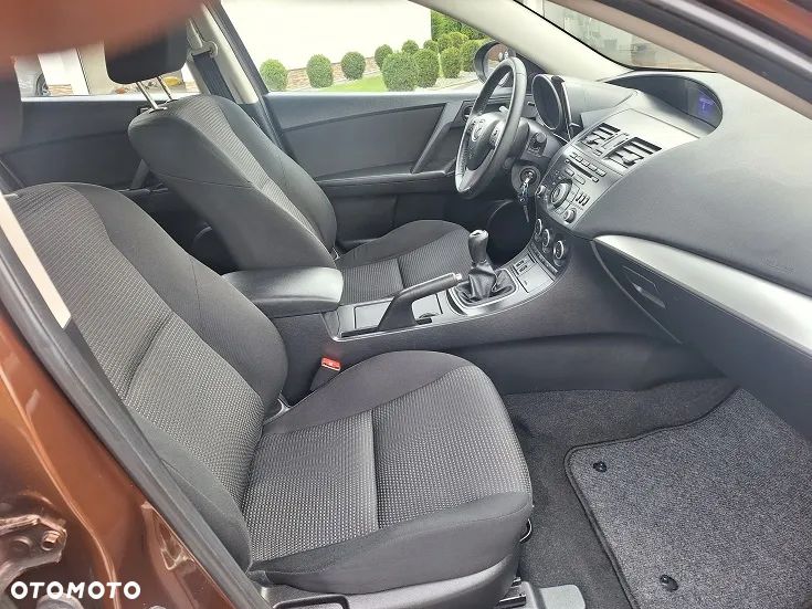 Mazda 3 1.6 Exclusive + - 23