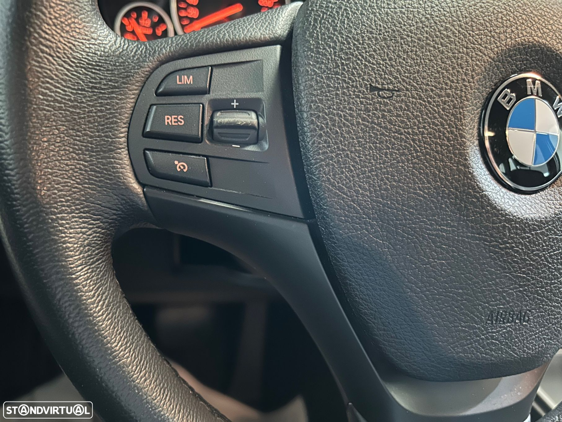 BMW 318 d Touring Auto - 36
