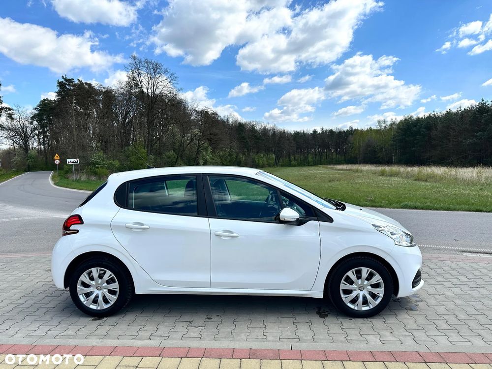 Peugeot 208 - 4