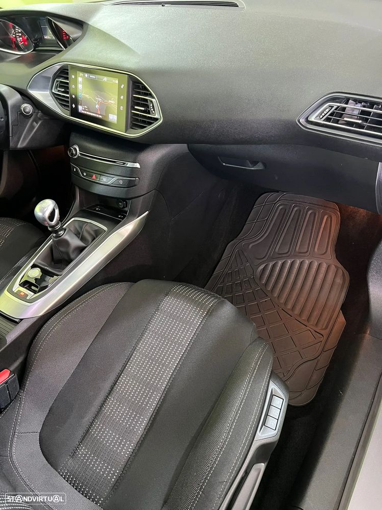 Peugeot 308 PureTech 130 GPF Stop & Start Allure Pack - 11