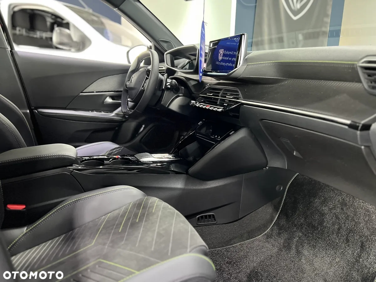Peugeot 2008 PureTech mHEV GT e-DCS6 - 11