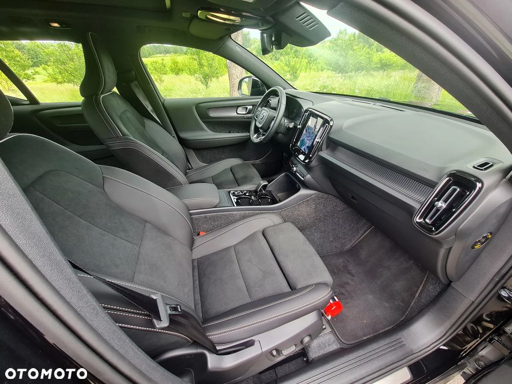 Volvo XC 40 B3 B DKG Ultra Black Edition - 17