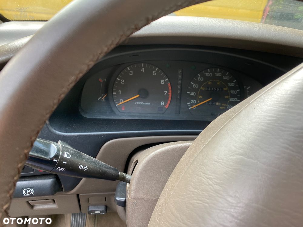 Toyota Camry 3.0 V6 LE - 4