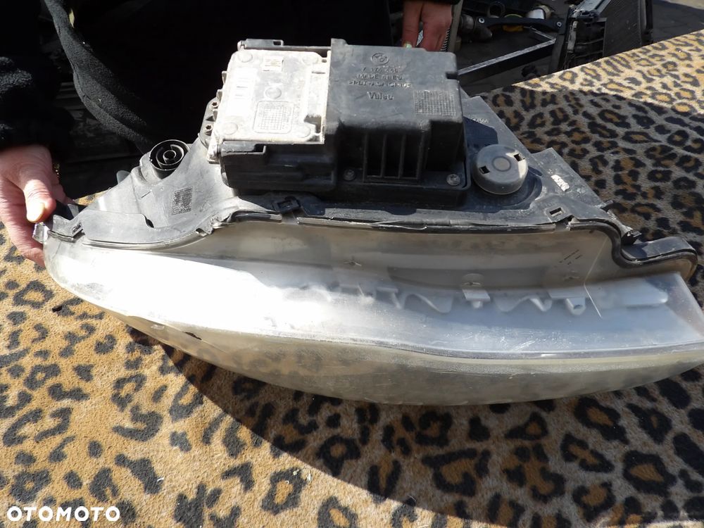 BMW - E87 - LIFT - XENON - LEWA LAMPA PRZEDNIA - PĘKNIĘTE SZKŁO - OBUDOWA - URWANE UCHO - UK - 7180833 - 7