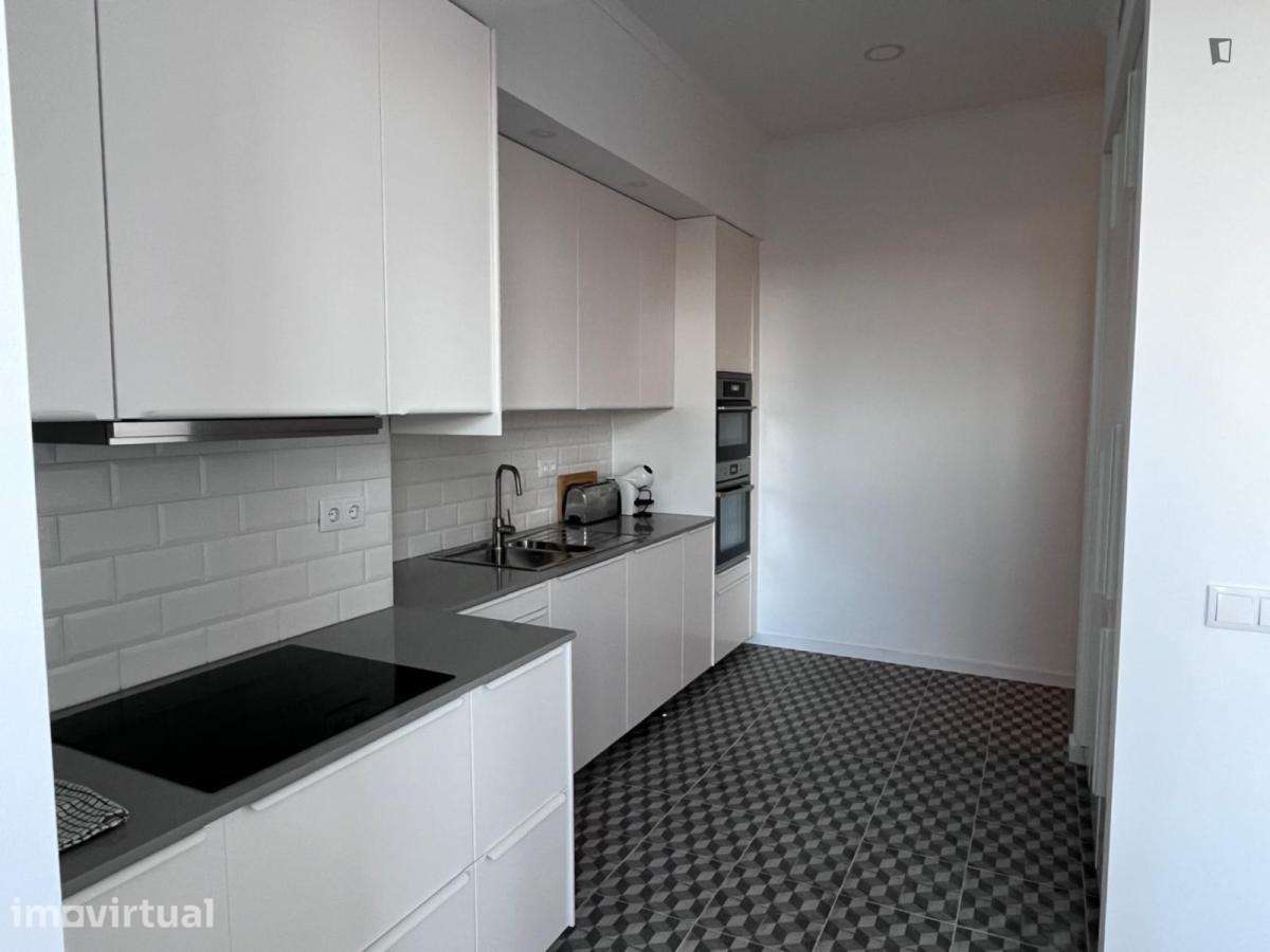 Quarto - localizado em São Sebastião Lisbon - Grande imagem: 5/11