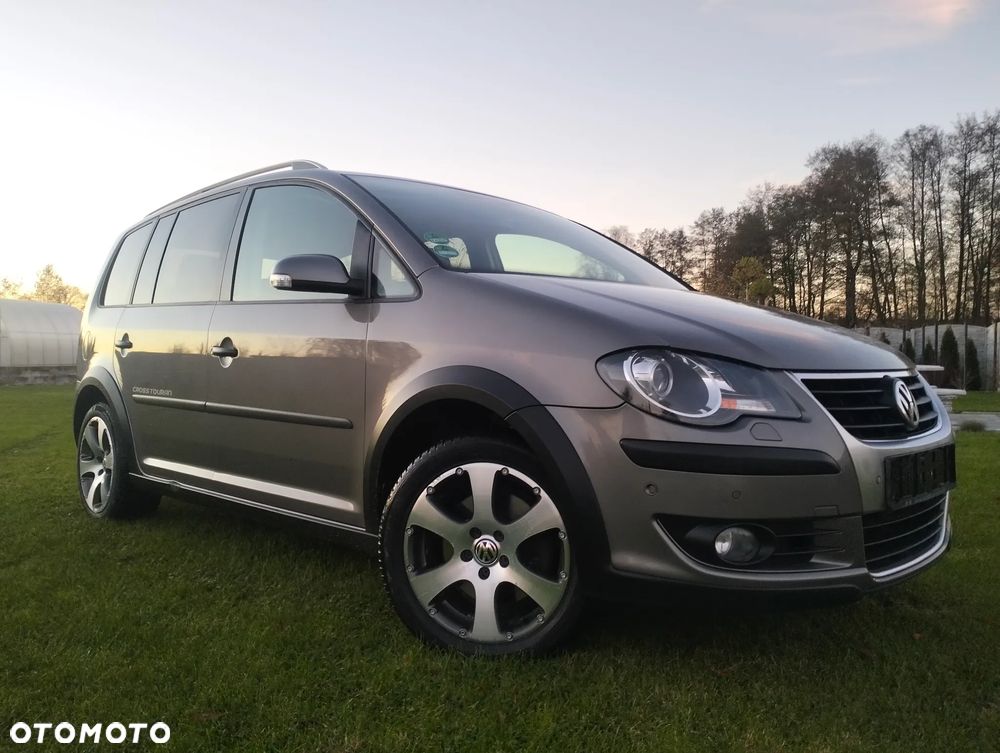 Volkswagen Touran 2.0 TDI DPF Cross DSG - 2