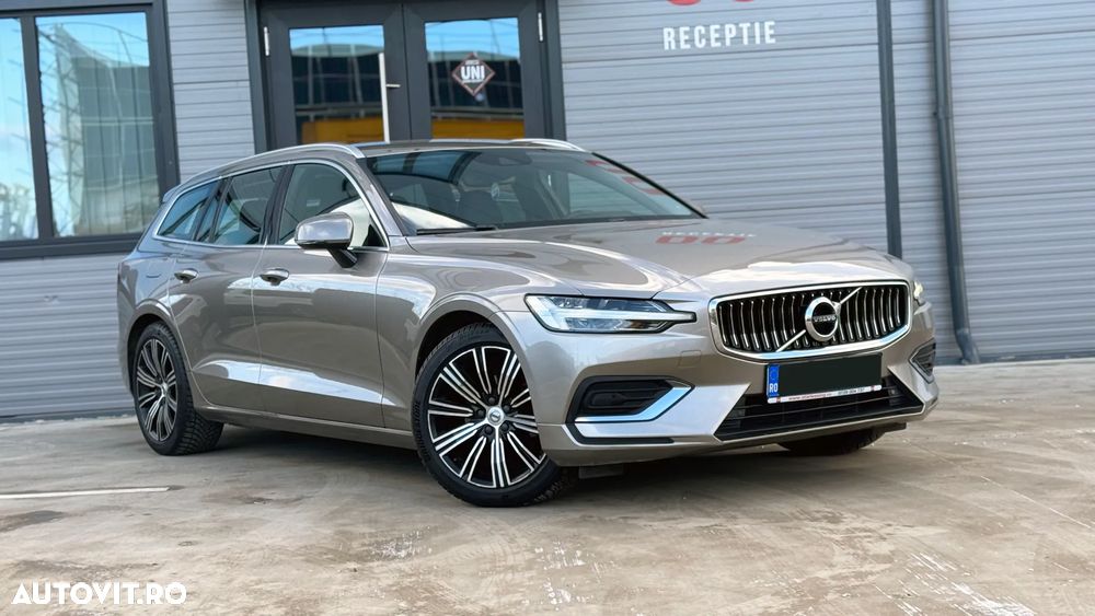 Volvo V60 D4 AWD Geartronic Momentum Pro - 1