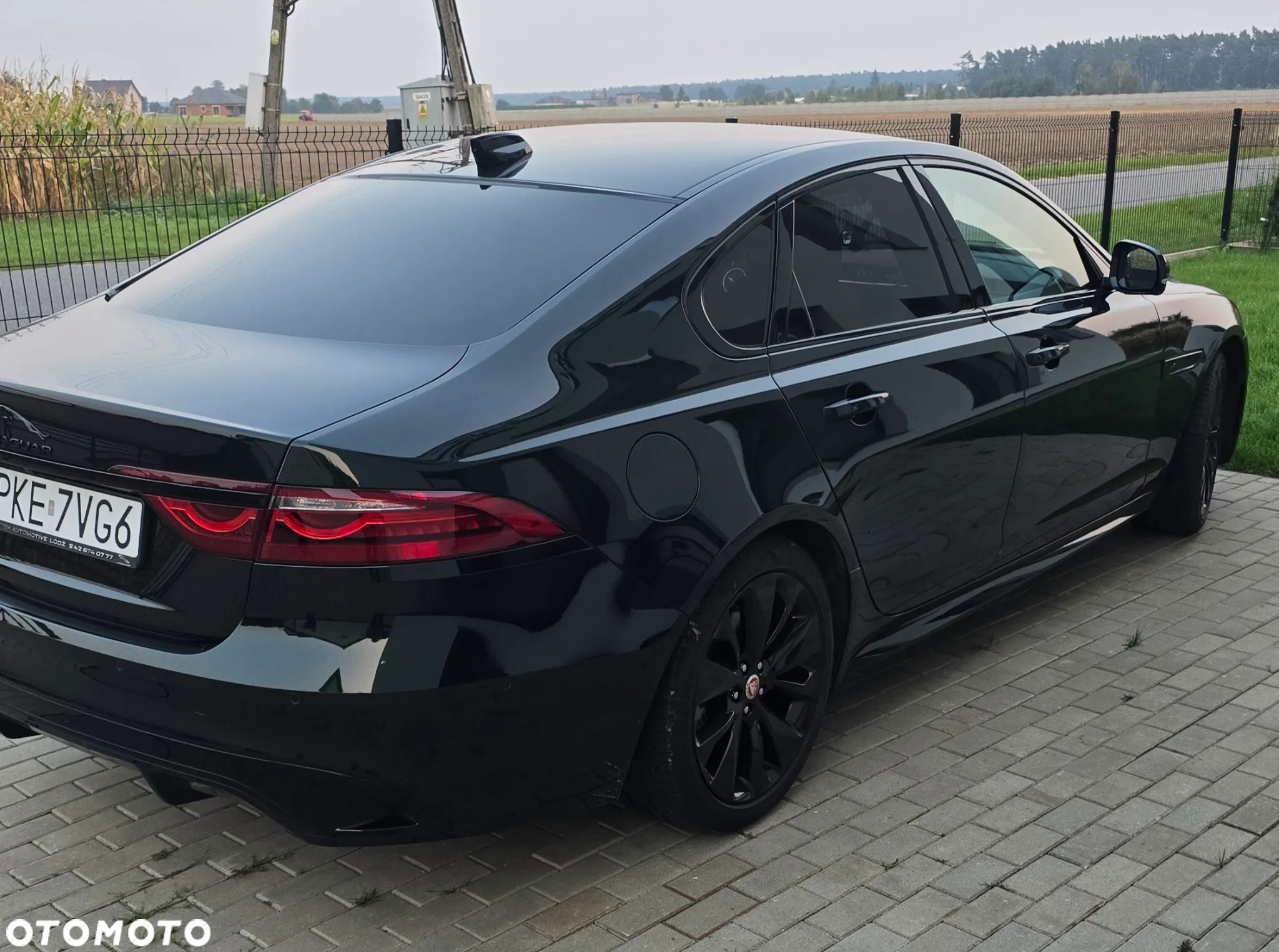 Jaguar XF 2.0 P250 R-Dynamic Black - 4