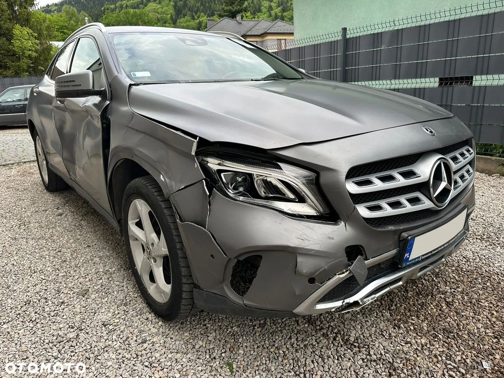 Mercedes-Benz GLA 200 7G-DCT - 10