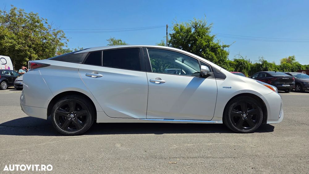 Toyota Prius Hybrid Executive - 8