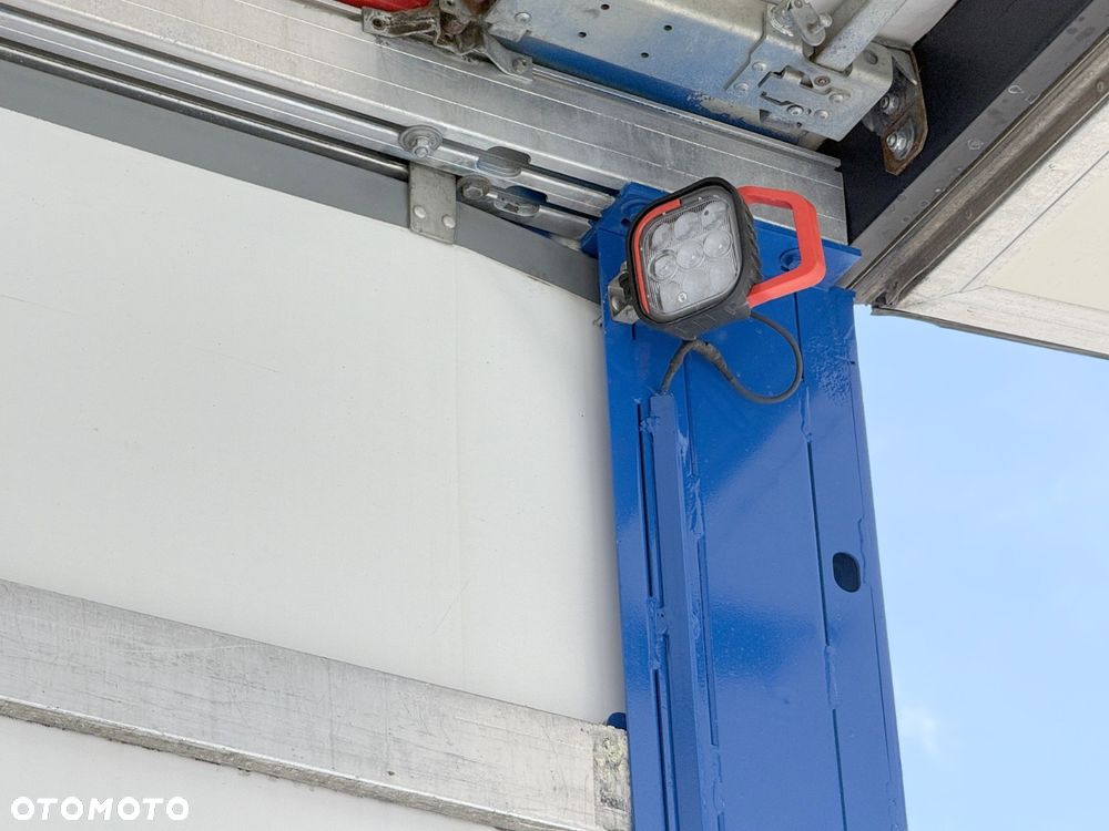 MAN TGS 26.320 6x2 // Oś skrętna i podnoszona // Zabudowa 8.30 // Specjalny //Burty // Winda // - 27